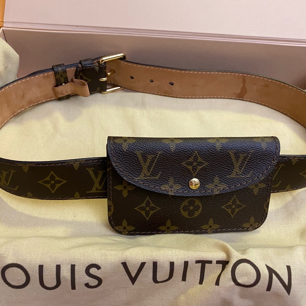Authentic Louie Vuitton Monogram Pochette Belt bag🔥bottom price 🔥